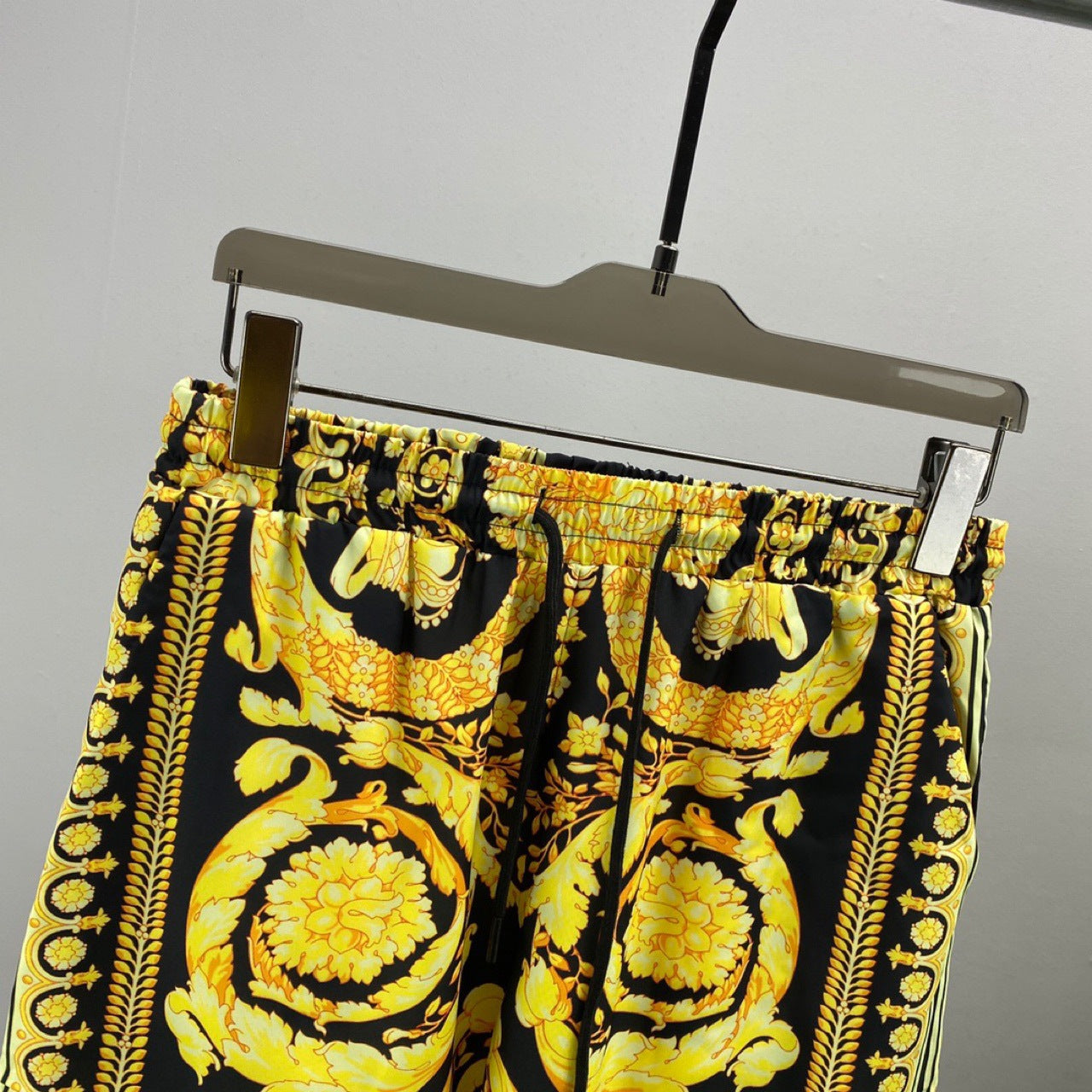 Men's New Color Alphabet Print Beach Shorts