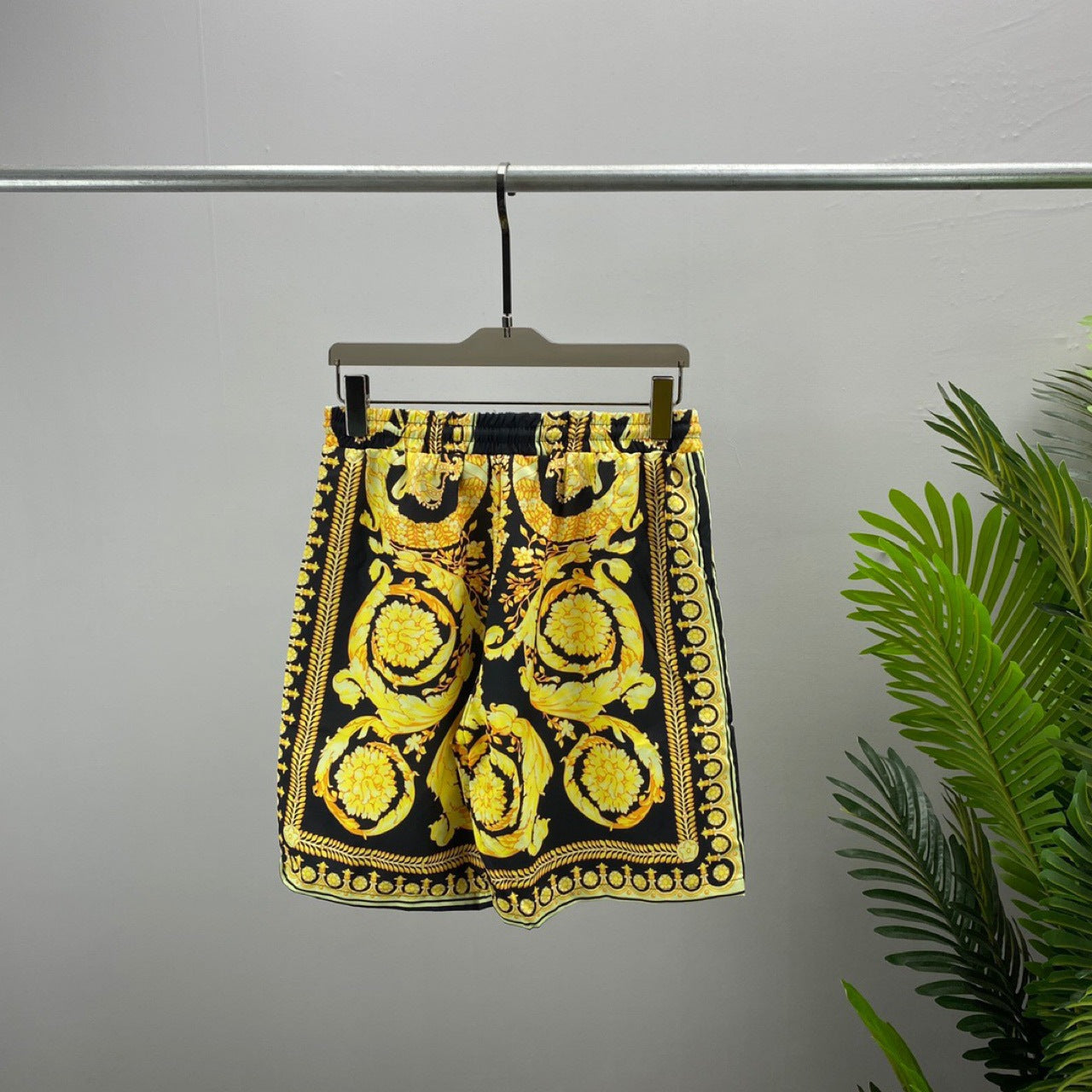 Men's New Color Alphabet Print Beach Shorts