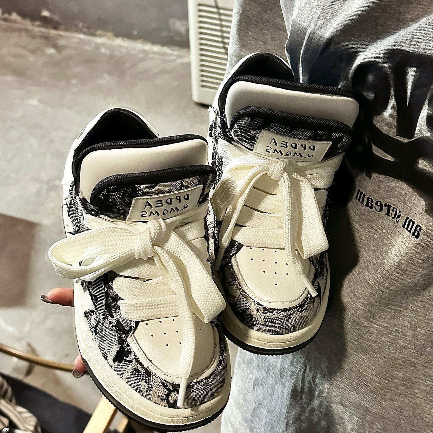 Canvas Sneakers With Damaged Design Bread Shoes